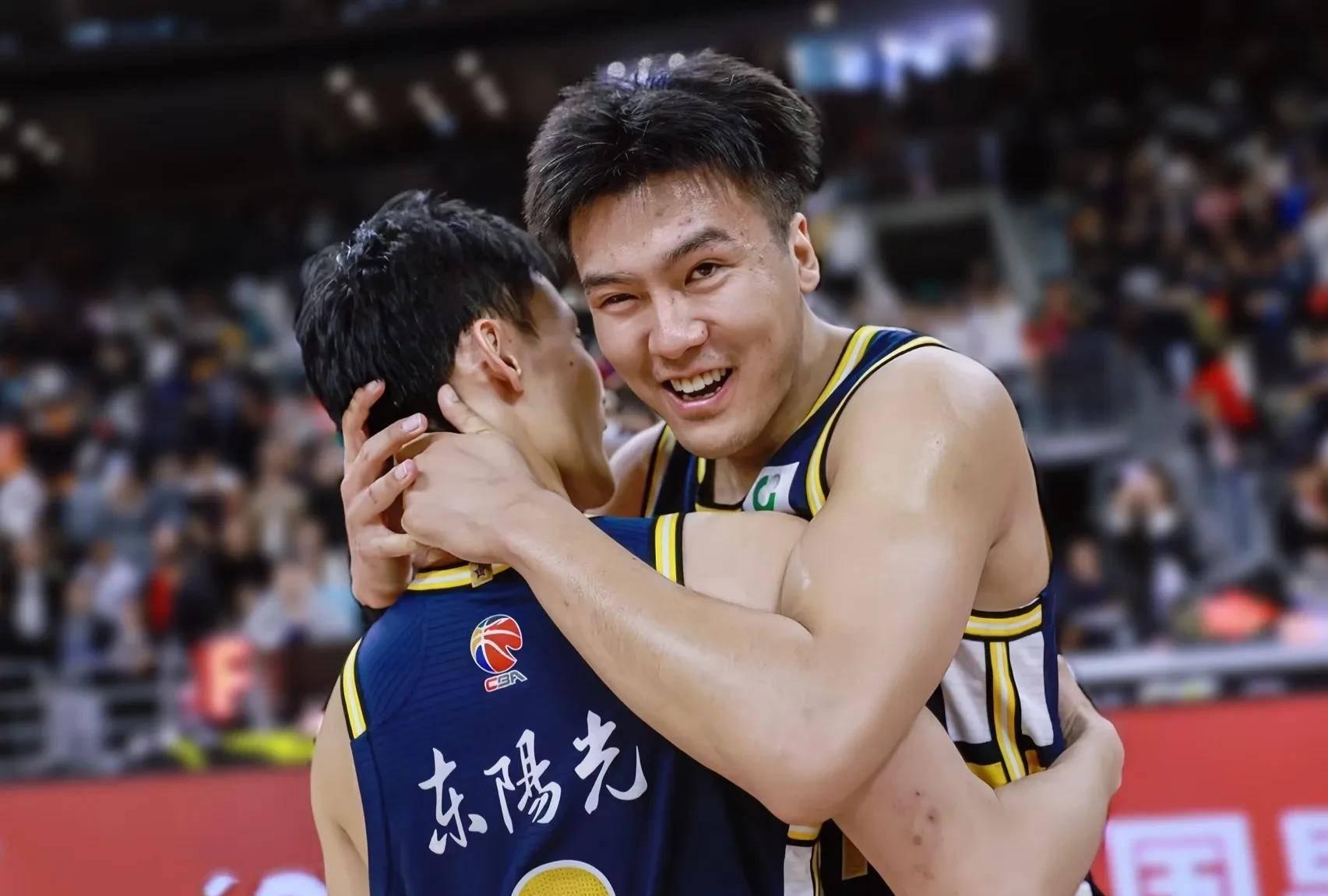 CBA季后赛关键时刻走向成谜；俄克拉荷马雷霆强势反弹；悬念犹存；年轻球员得到机会的简单介绍-MK体育