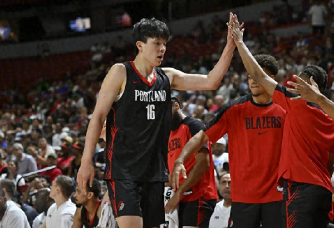 关键时刻CBA常规赛传出新动向，孟菲斯灰熊刷新队史纪录，管理层表态——球迷炸锅，临场指挥获称赞的简单介绍